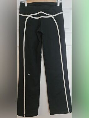 LuluLemon Low Waisted Leggings With White Lines, Size 2 Like New Condition